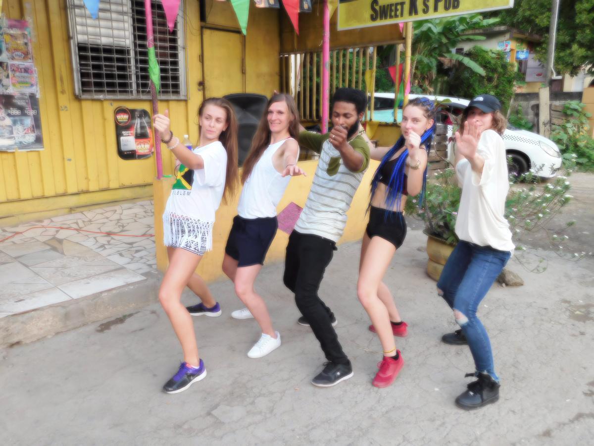 Dancehall Hostel キングストン エクステリア 写真